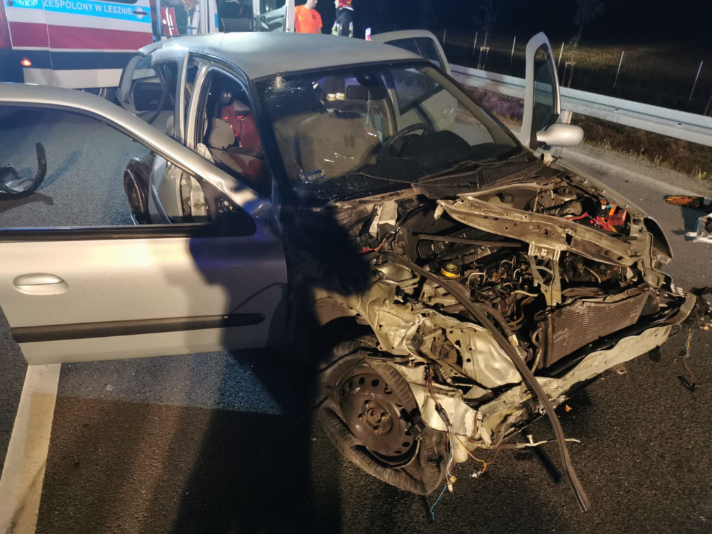 Chciał popełnić samobójstwo, uciekał przed policją, zginął. Wypadek pod Lesznem