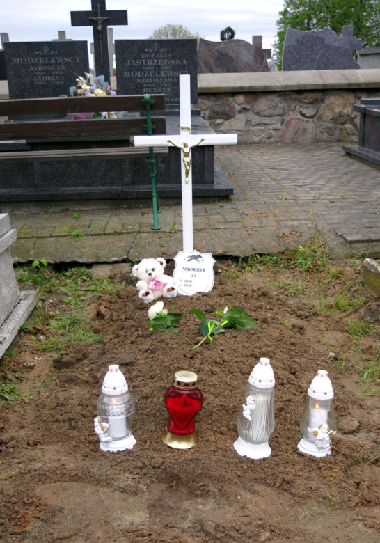 Zambrów. Pogrzeb noworodka znalezionego na wysypisku śmieci