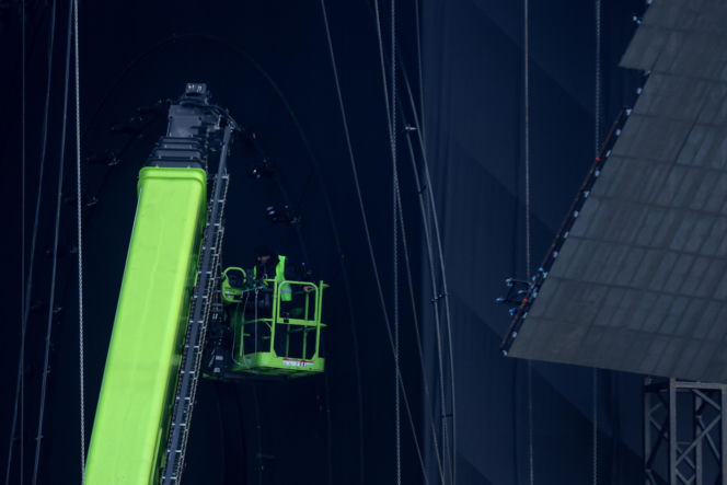 Scena Sylwestra z Dwójką TVP w trakcie budowy