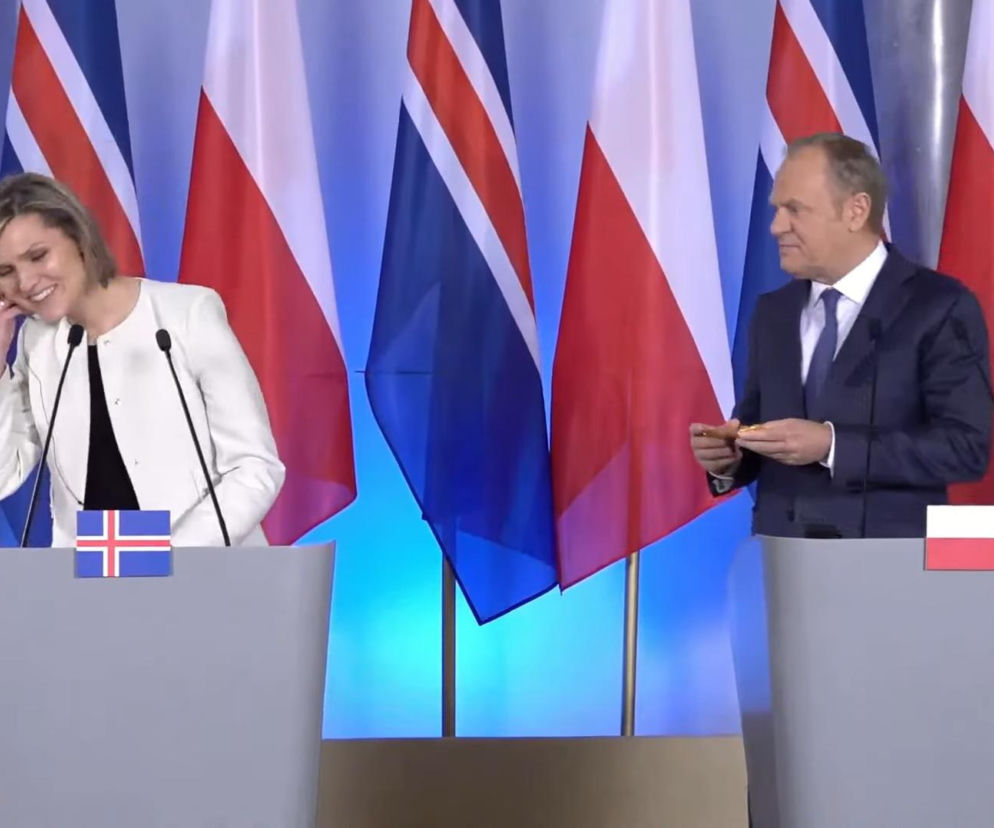 Tusk wręcza Prince Polo premier Islandii