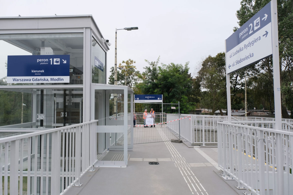 Absurd na Woli. Kładka otwarta i zamknięta