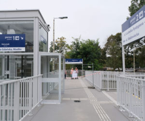 Absurd na Woli. Kładka otwarta i zamknięta