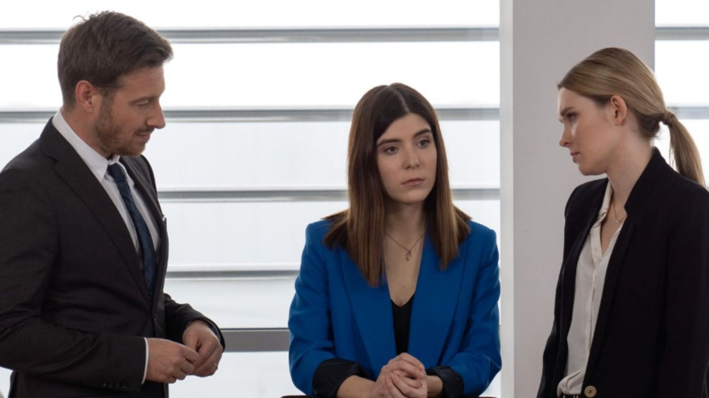 Barwy szczęścia odc. 2291. Agata (Natalia Zambrzycka), Andrzej Romanowski (Maciej Jachowski), Mika (Ewa Mosakowska)