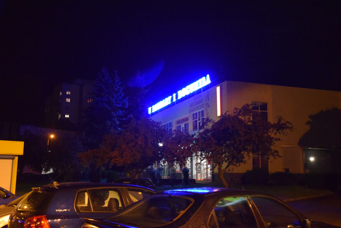 Historyczny neon znów rozświetla ulice Kalisza