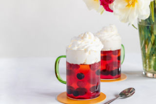 Kultowe desery z PRL – słodka nostalgia z dzieciństwa