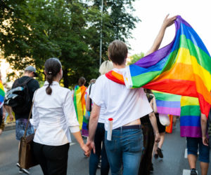 Marsz Równości w Krakowie - tłumy na wydarzeniu pod hasłem Zaczerpnąć tchu.