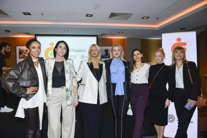 "Pokochaj swoje ciało": Omenaa Mensah, Joanna Przetakiewicz, Ewa Chodakowska, Kinga Zawodnik, Maffashion