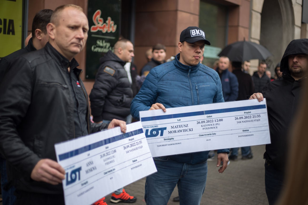 Kolejka po tani węgiel od Morawieckiego. Związkowcy: Szpitale, szkoły - pół polski błaga nas o węgiel