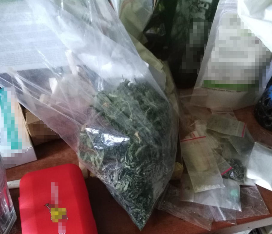 19-latek z Bydgoszczy złapany na gorącym uczynku. Akurat w szafie suszył konopie! 