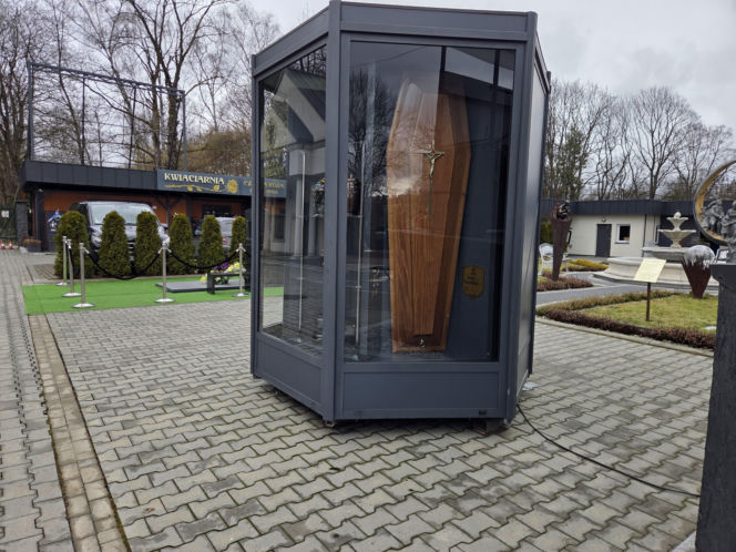 "Trumnomat" podbija Internet