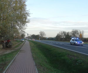Przyrżnął traktorem w słup. Na policjantów czekał z piwem