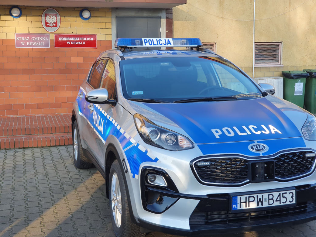 Policja zainwestowała w dwa nowe SUV-y! Bogato wyposażone radiowozy marki Kia Sportage rozpoczęły służbę w drogówce
