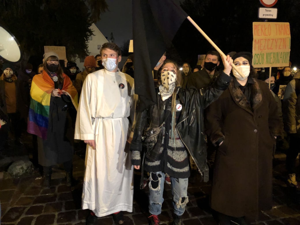 Protest przeciwko kardynałowi Stanisławowi Dziwiszowi w Krakowie