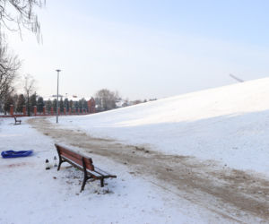Na tej ławce zabił się 12-latek na sankach