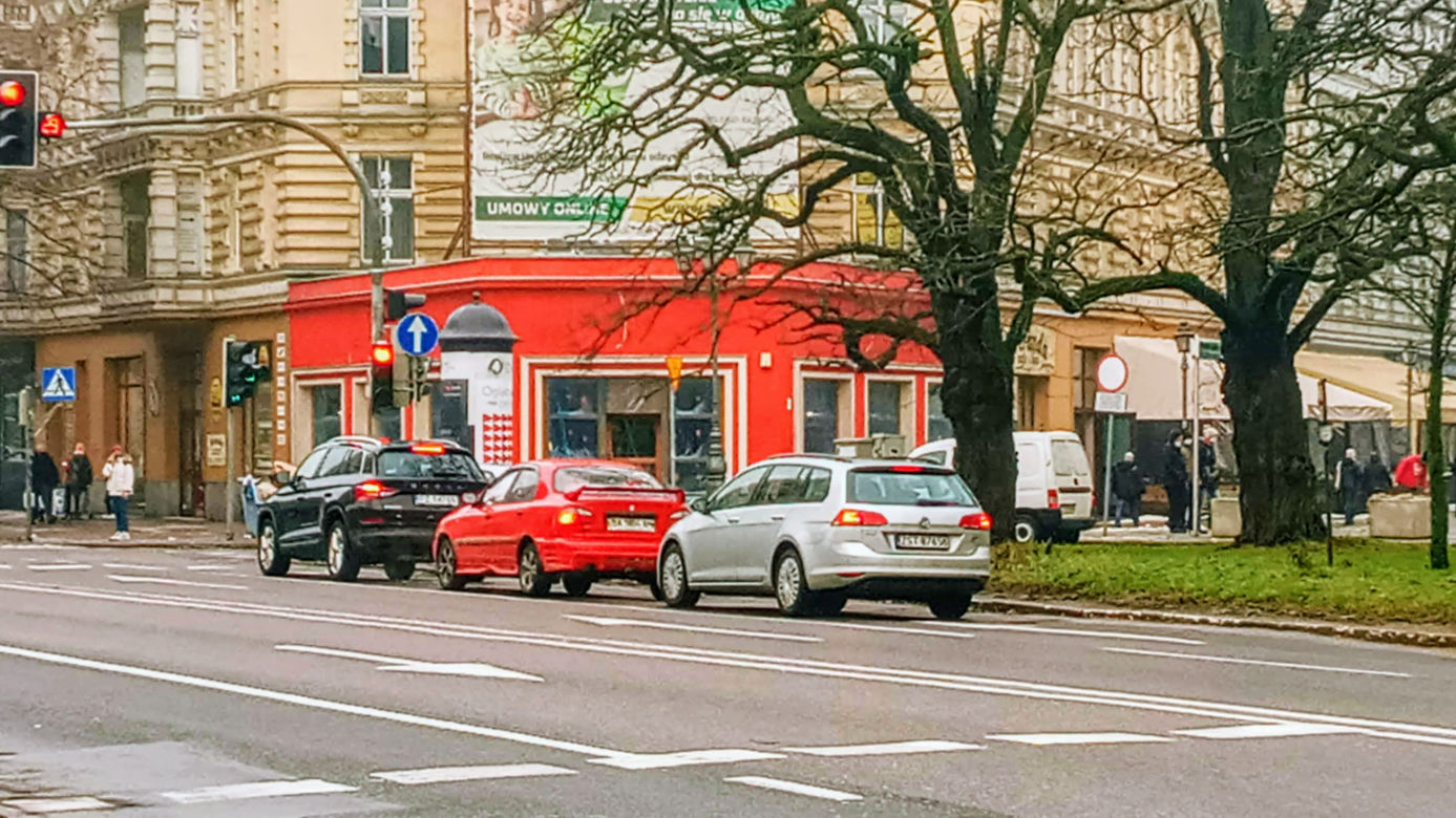 Przemalowana fasada pawilonu przy pl. Zgody