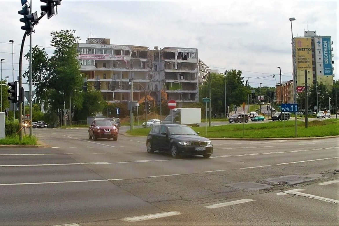 Biurowiec "Ornament" przechodzi do historii