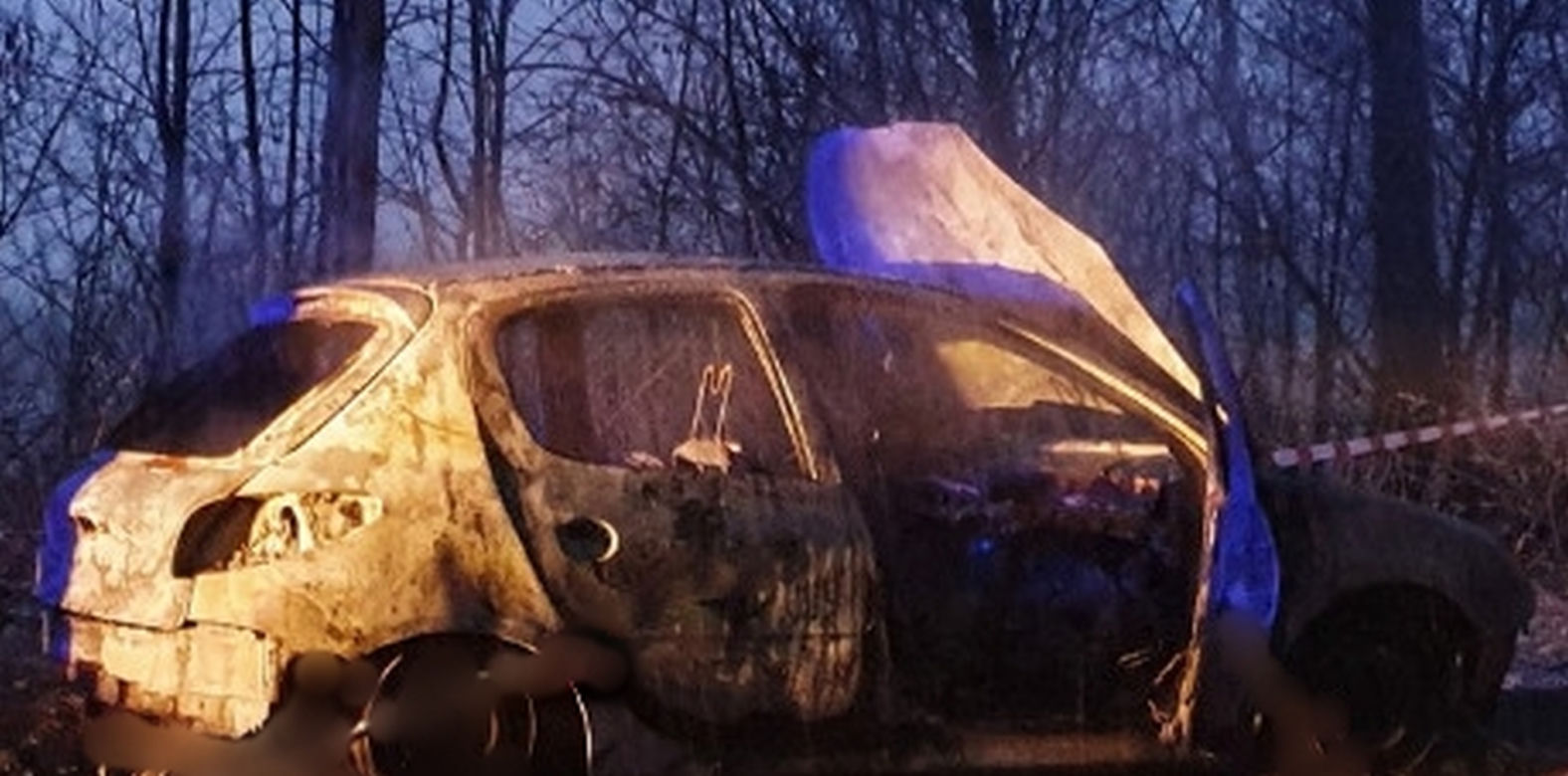 Makabra pod Mordami. Spalił się w aucie, bo zapalił papierosa