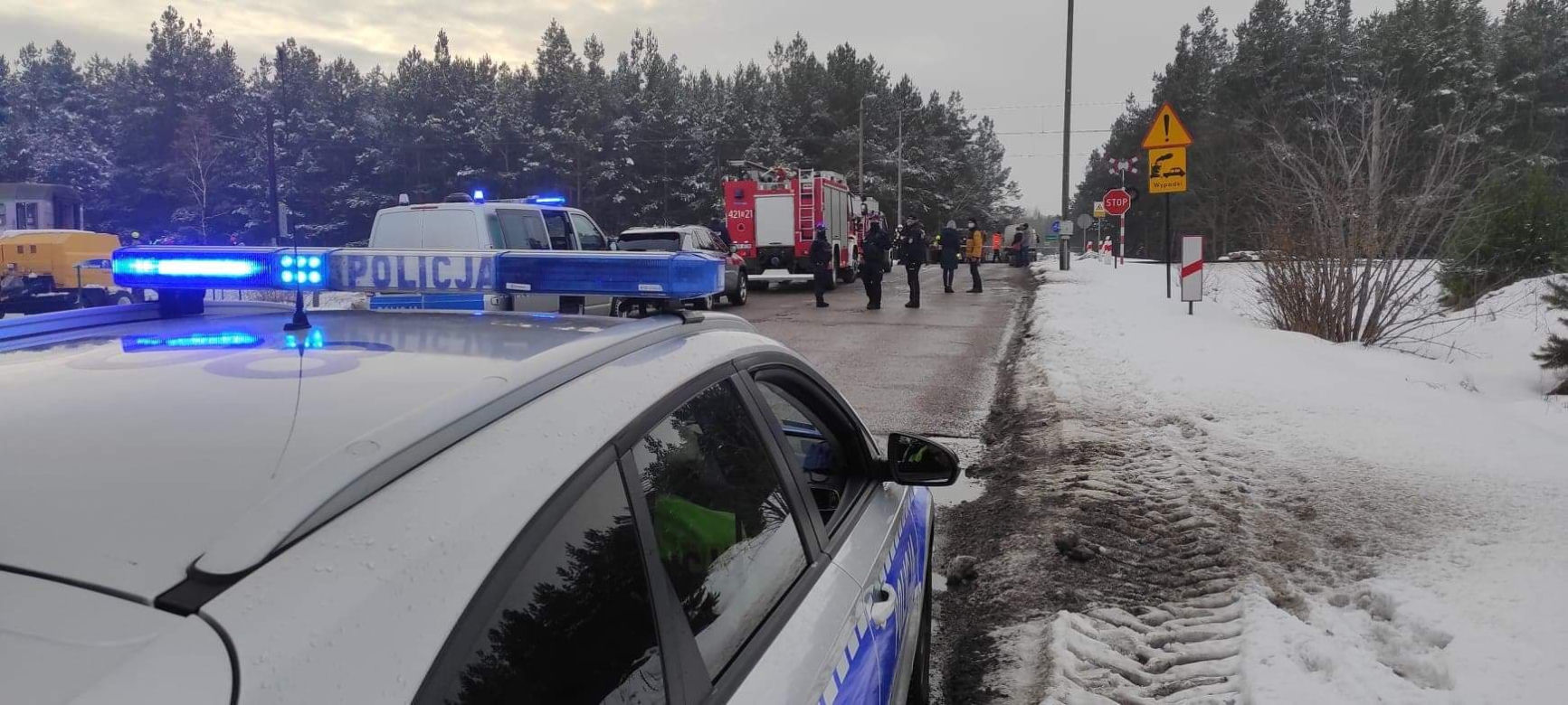 Koszarówka. Ciężarówka zderzyła się z pociągiem na przejeździe kolejowym [ZDJĘCIA]