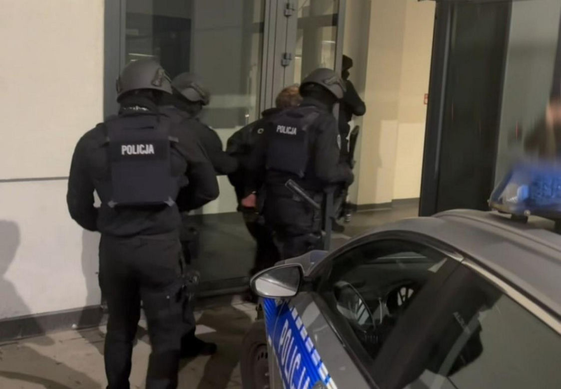  Łódź. Mężczyzna spłonął na przystanku. Domniemany sprawca podpalenia zatrzymany [ZDJĘCIA]