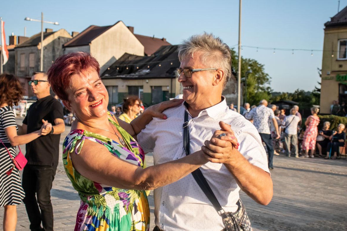 Starachowice i Międzypokoleniowa Potańcówka – Hit sezonu, który pokochali wszyscy