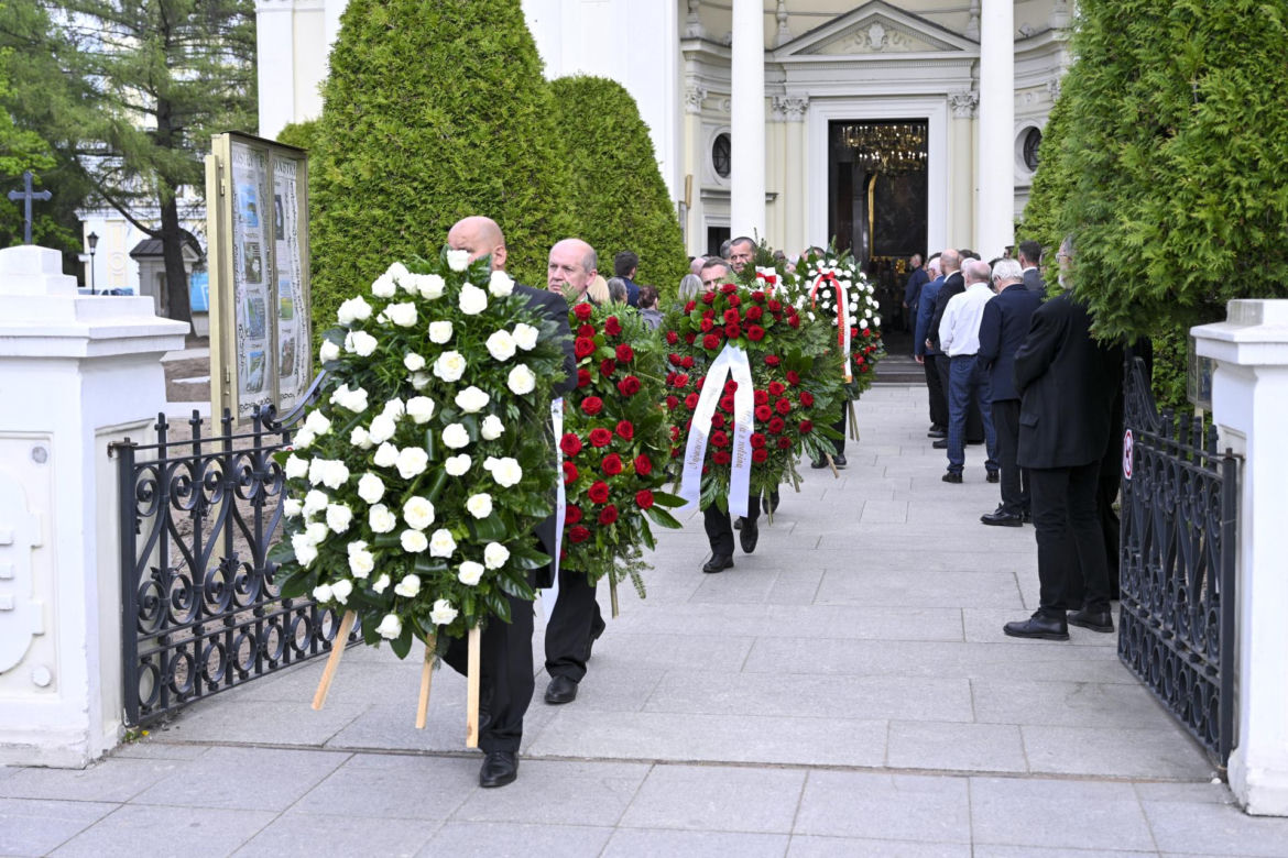 Zaskoczenie, kto przyszedł na pogrzeb Andrzeja Olechowskiego. Wielki gwiazdor TVN i polscy miliarderzy