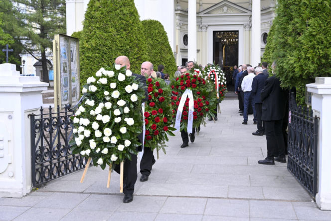 Zaskoczenie, kto przyszedł na pogrzeb Andrzeja Olechowskiego. Wielki gwiazdor TVN i polscy miliarderzy