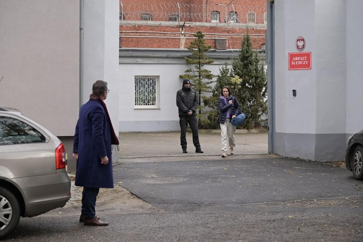Pierwsza miłość, odcinek 3967: Melka (Ewa Jakubowska), adwokat - mecenas Dubicz (Marcin Kiszluk)