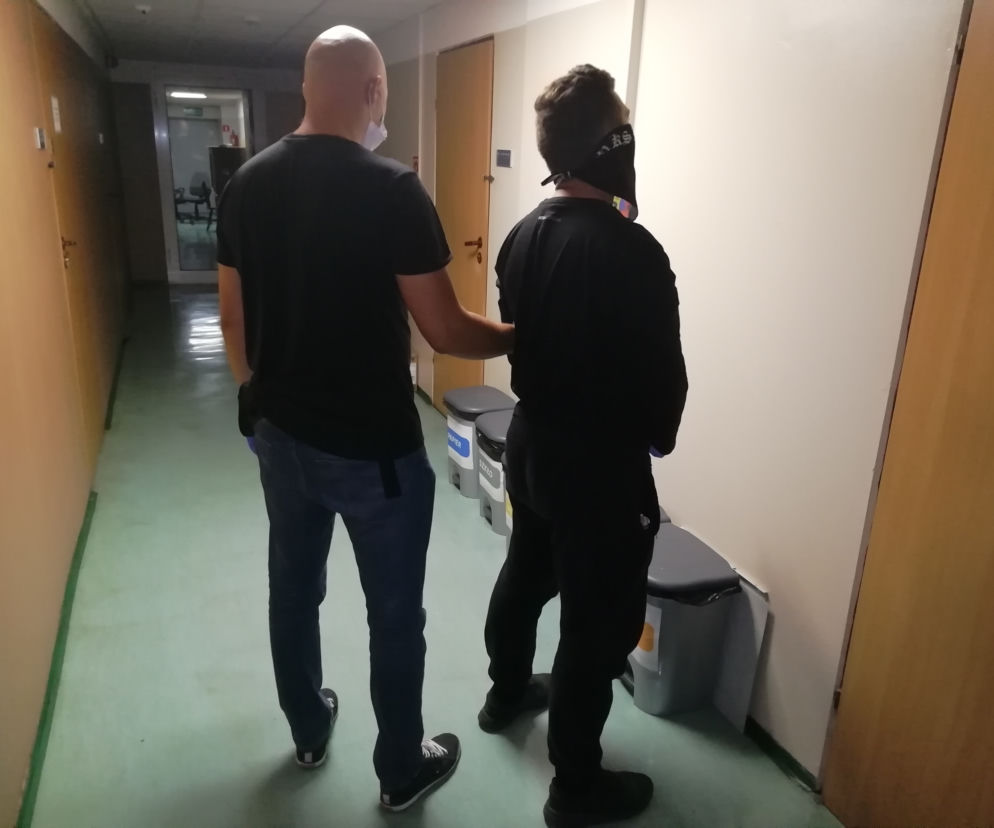 Radomsko. 19-latek STRZELAŁ z auta DO ROWERZYSTY. Kiedy rozpoczęły się jego poszukiwania, sam zgłosił się na policję