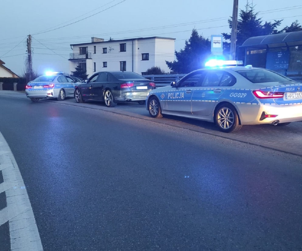Pijany jak bela 38-latek chciał dogadać się z policją. Wolność wycenił na niezłą sumkę
