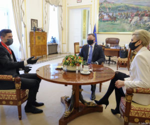 Robert Lewandowski odznaczony przez prezydenta Andrzeja Dudę