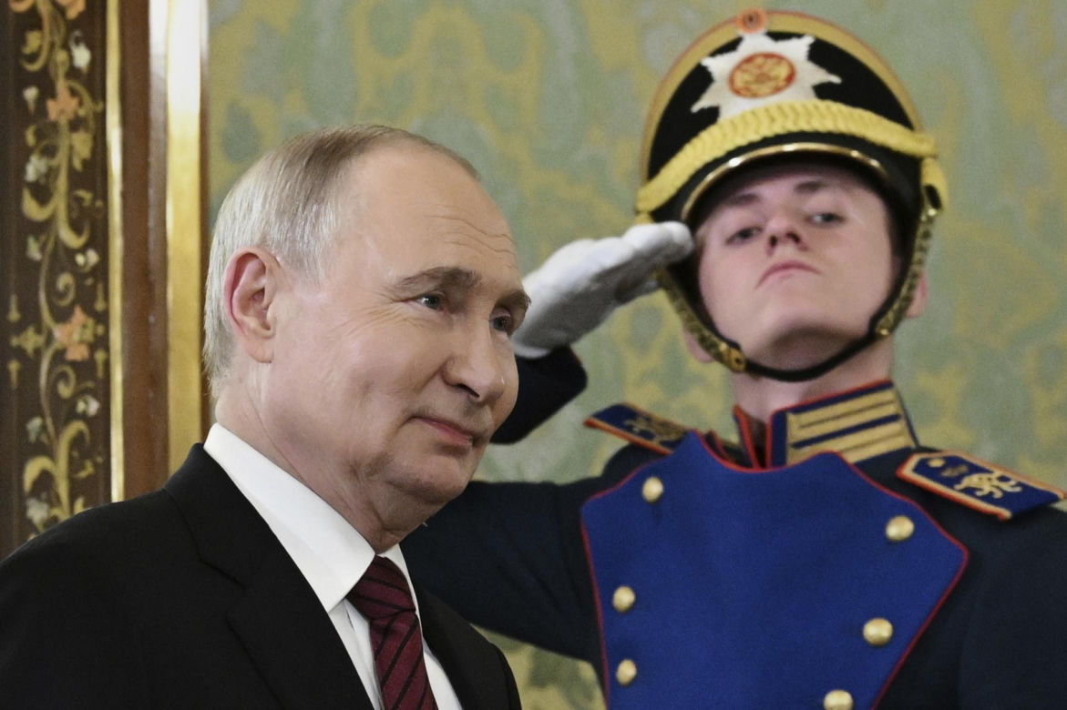 Putin gromadzi sprzęt 50 km od granicy z NATO! Wszystko widać na zdjęciach!