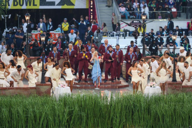Halftime show na Super Bowl 2026: Bad Bunny, Lady Gaga, Pedro Pascal, Cardi B, John Bon Jovi i smaczki polityczne
