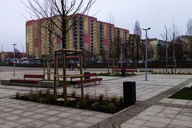 Plac przed Netto Areną po przebudowie