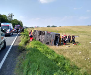 DK 53: Wypadek autokaru z pielgrzymami. 8 osób w szpitalu!