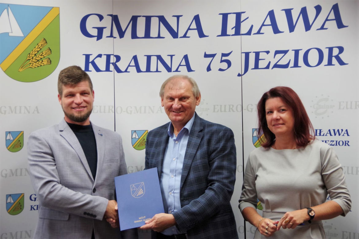 Szkoła w Wikielcu zostanie rozbudowana. Podpisano dwie umowy!