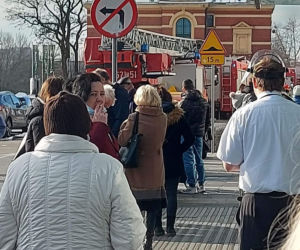 PILNE! Ewakuacja CH Platan w Zabrzu. Włączył się alarm pożarowy. Co się dzieje? [ZDJĘCIA]