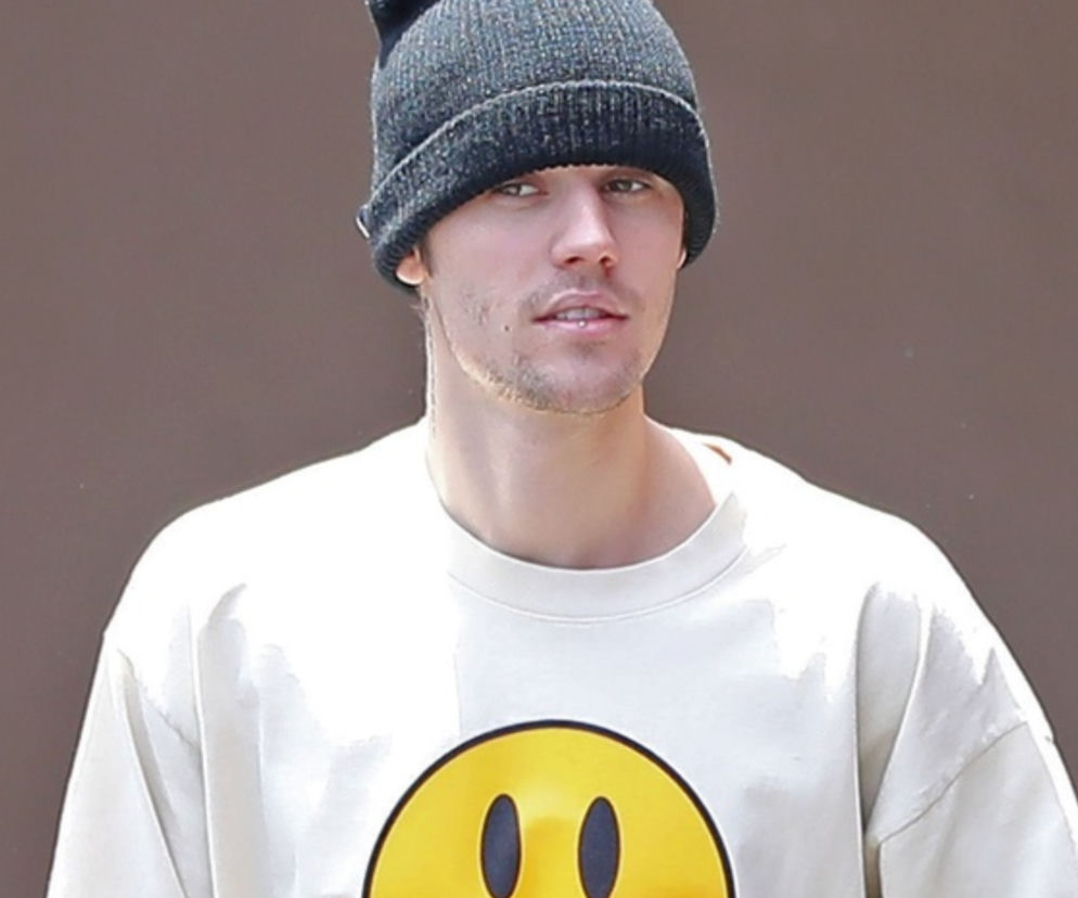 Justin Bieber w ubraniach marki DREW