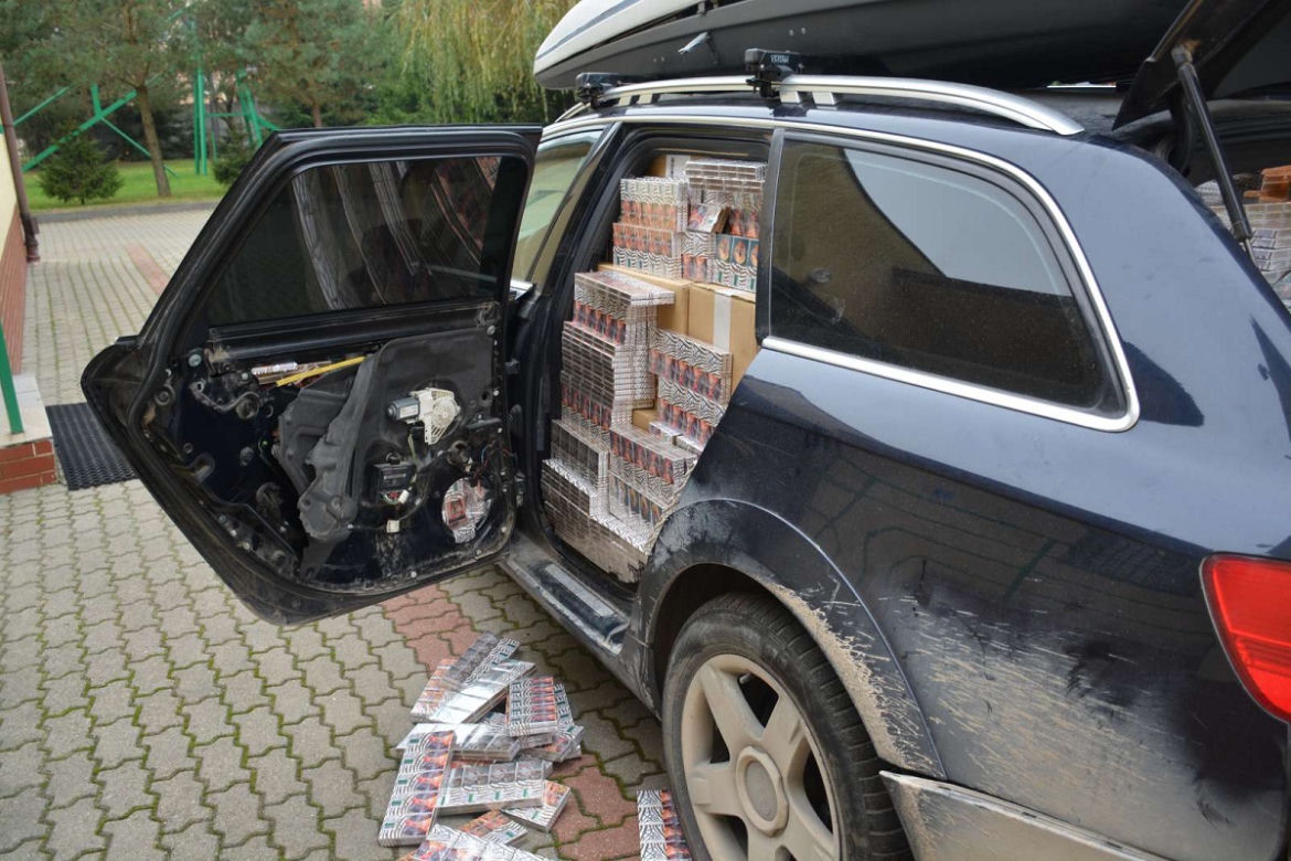 Audi A6 allroad wypchane po brzegi papierosami
