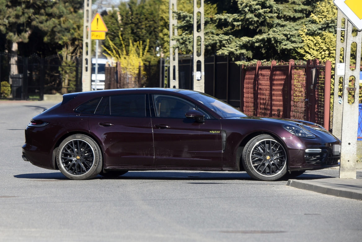 Tata wypucował Idze porsche