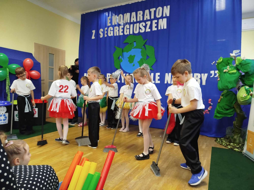Program jest częścią projektu „EKOmaraton Siedlce z Segregiuszem” promującego edukację ekologiczną wśród najmłodszych poprzez zabawę