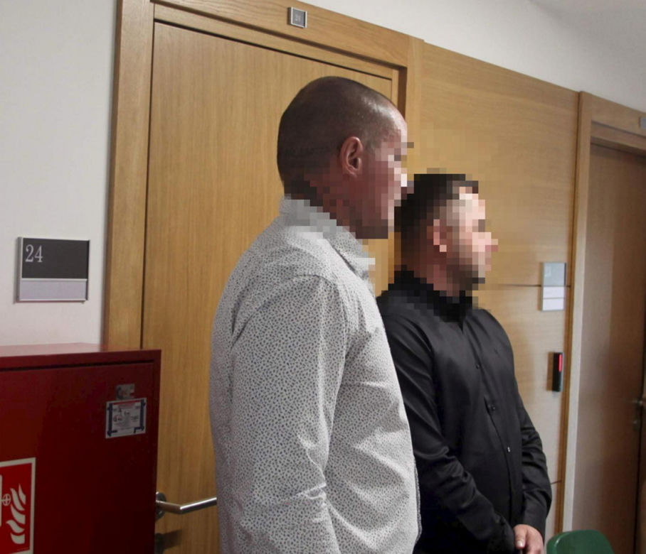 Rafał i Aleksander pobili Adama Niedzielskiego w centrum miasta. Były minister okazał im łaskę