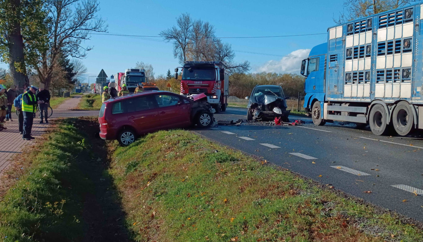 Koszmarny wypadek pod Siedlcami. Tir staranował dwie osobówki. Troje dzieci trafiło do szpitala!
