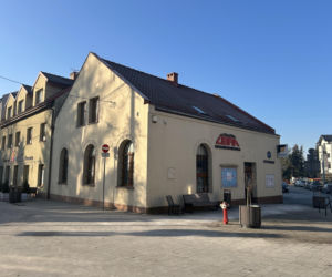 Jedno z najpiękniejszych miast w Małopolsce leży obok Krakowa. Zachwyca zabytkowym dworem