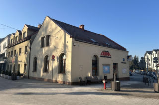 Jedno z najpiękniejszych miast w Małopolsce leży obok Krakowa. Zachwyca zabytkowym dworem