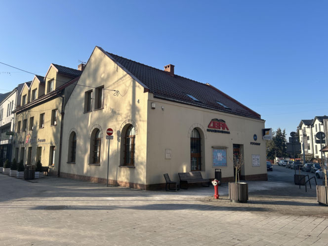 Jedno z najpiękniejszych miast w Małopolsce leży obok Krakowa. Zachwyca zabytkowym dworem