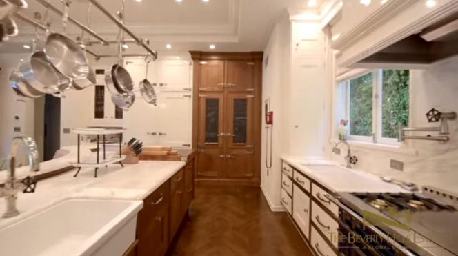 Słynna posiadłość Ozzy'ego Osbourne'a trafiła na sprzedaż! Gwiazdorski luksus za KOLOSALNĄ sumę!