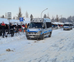 Zastępy policji pod Wielką Krokwią