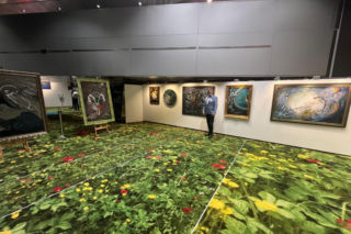 Kuzyn Kaczyńskiego pokazał swoje dzieła w Parlamencie Europejskim. Była premier wśród gości wystawy