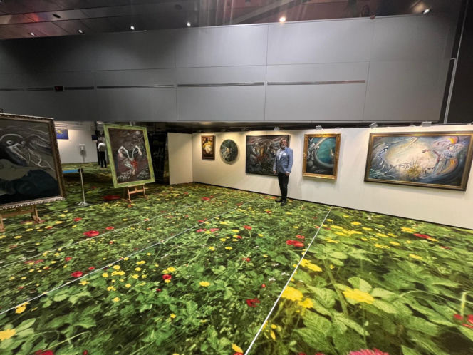 Kuzyn Kaczyńskiego pokazał swoje dzieła w Parlamencie Europejskim. Była premier wśród gości wystawy