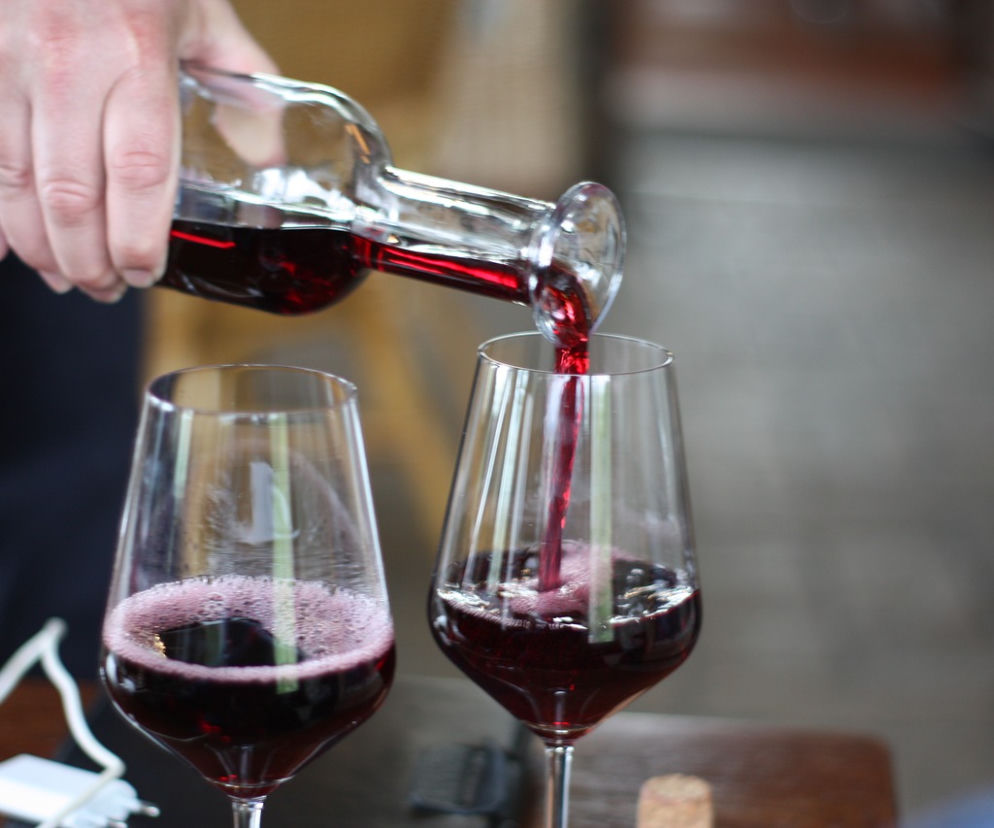 Pandemia zrobiła z Polaków ALKOHOLIKÓW?! Ekspert mówi o poważnym problemie